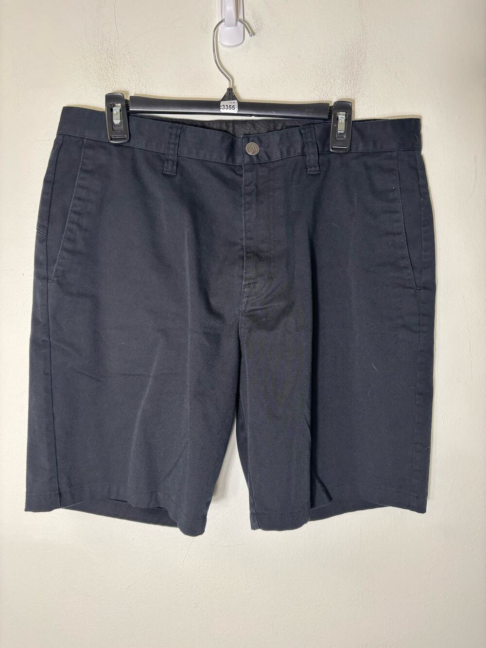 Men's Volcom Black Cotton Blend Shorts Sz 34 with 10" inseam